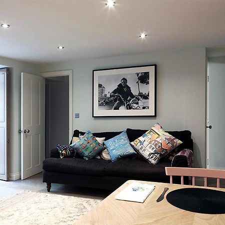 Central Hastings, Stylish-Luxe, Seaside Apartment. 외부 사진