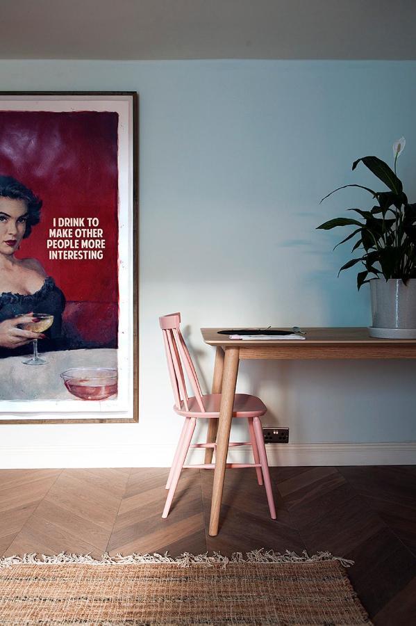 Central Hastings, Stylish-Luxe, Seaside Apartment. 외부 사진