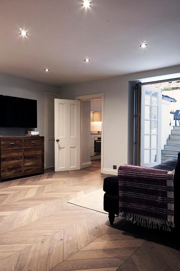 Central Hastings, Stylish-Luxe, Seaside Apartment. 외부 사진
